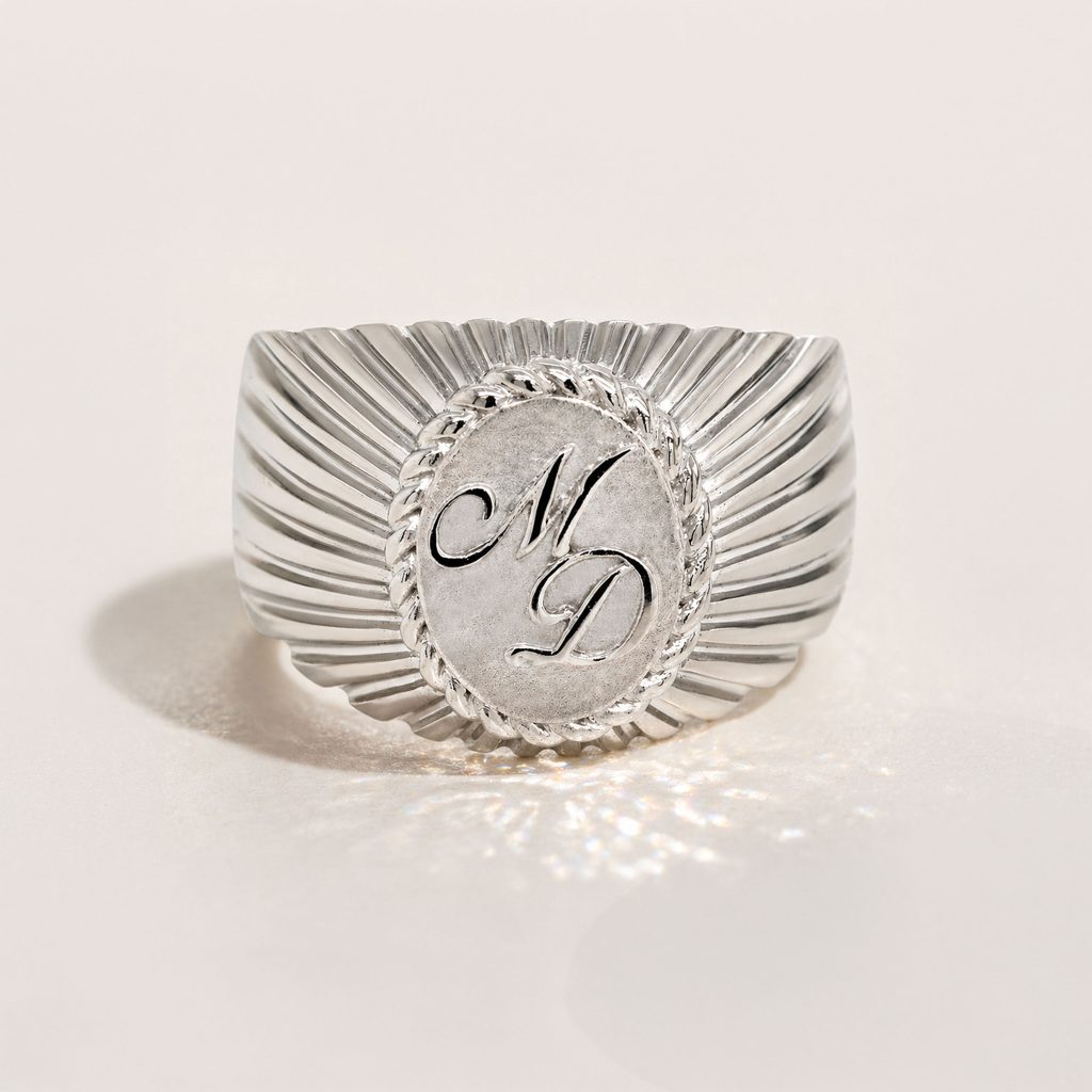 Alternative view of Bague Héritage Initiales